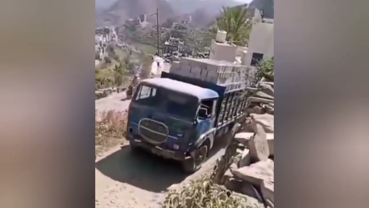 VECCHIO CAMION FIAT 682 CARICATO IN MODO ASSURDO AL LAVORO IN AFRICA 2024 ONORE ITALIANO