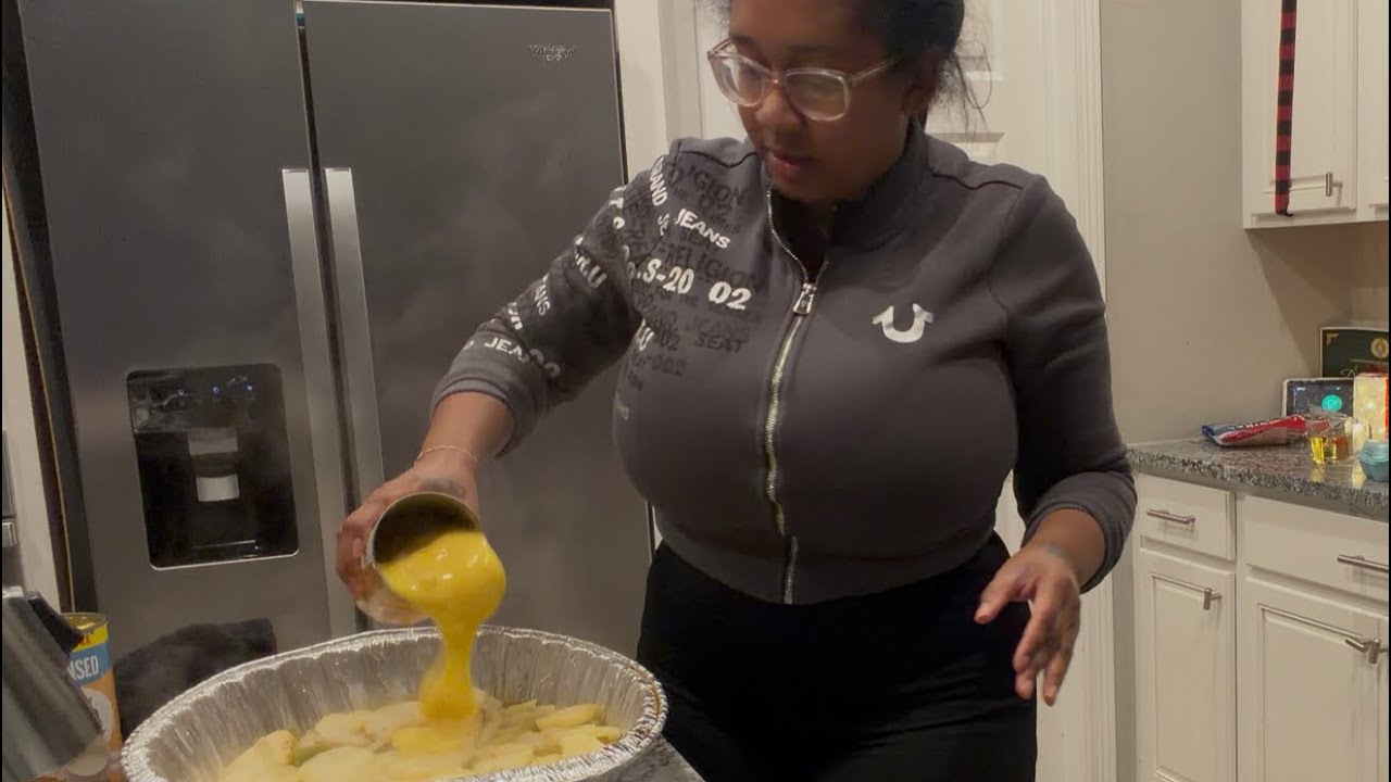 COOKING DINNER WITH THE CURRYS 
