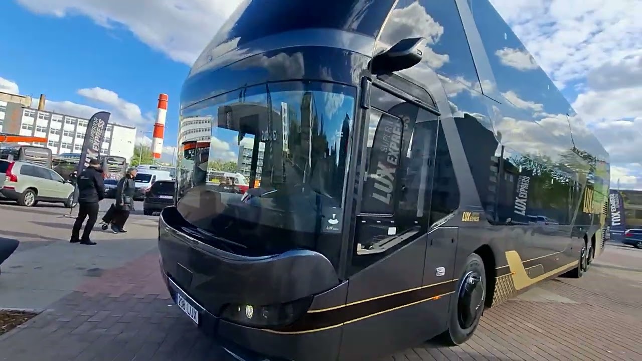 New Lux Express Superior Neoplan P05/06 N1222/3L Skyliner