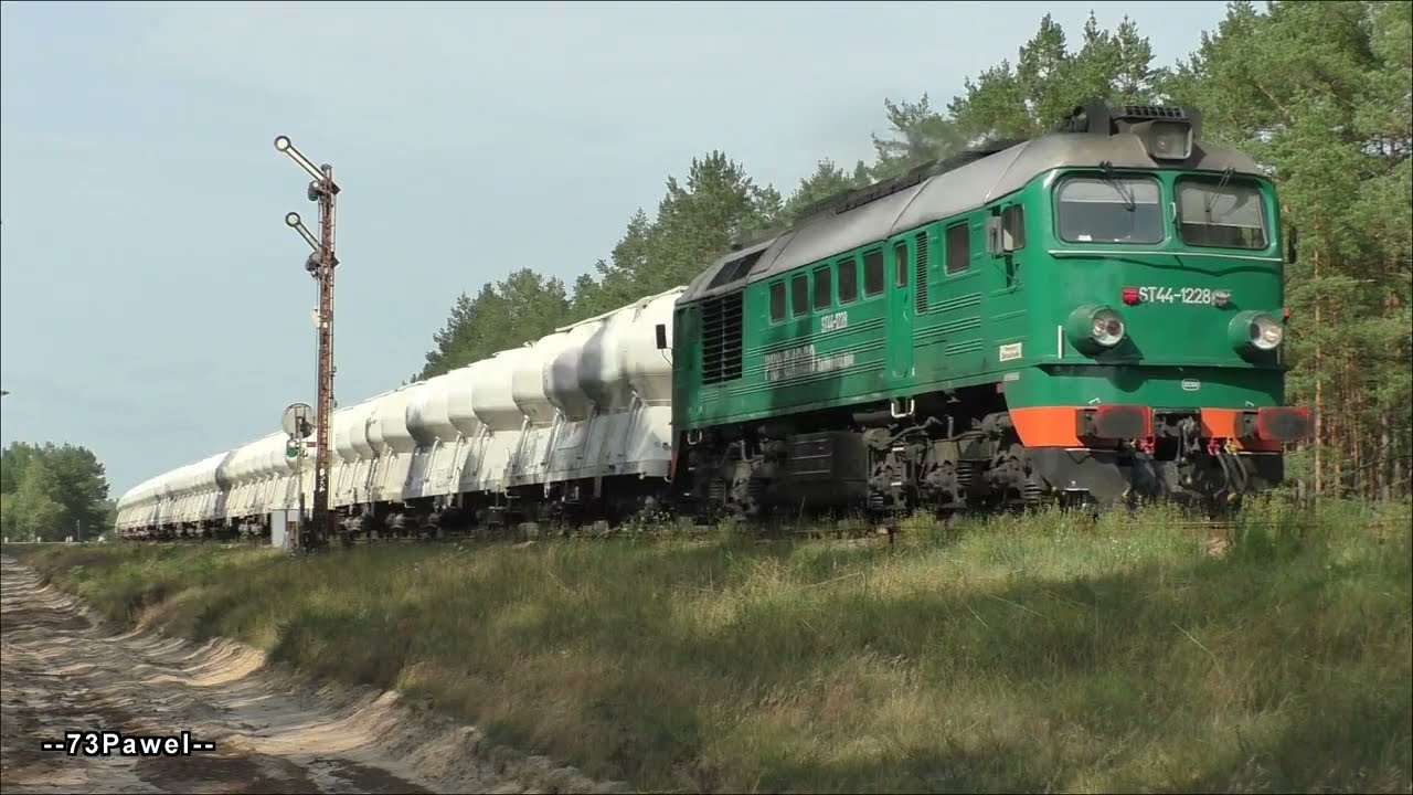 Zielony ST44-1228 PKP CARGO
