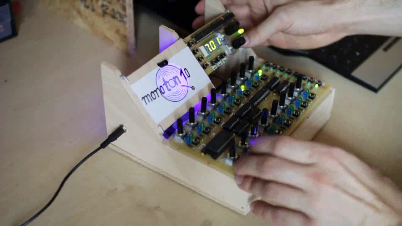 Arduino based step sequencer & software synthesizer