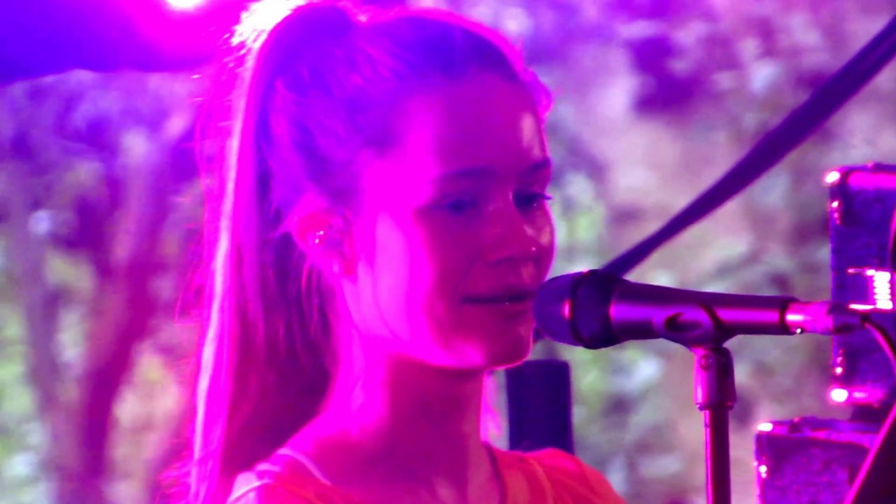 Sigrid - Don't Kill My Vibe (Latitude 2017 -Sunrise Arena)