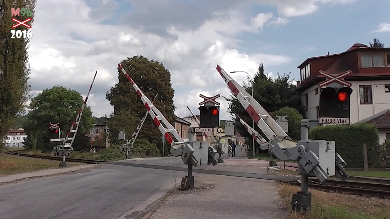 Železniční přejezd Hostinné-Nádražní #2 [P4534] - 30.9.2016 / Czech railroad crossing