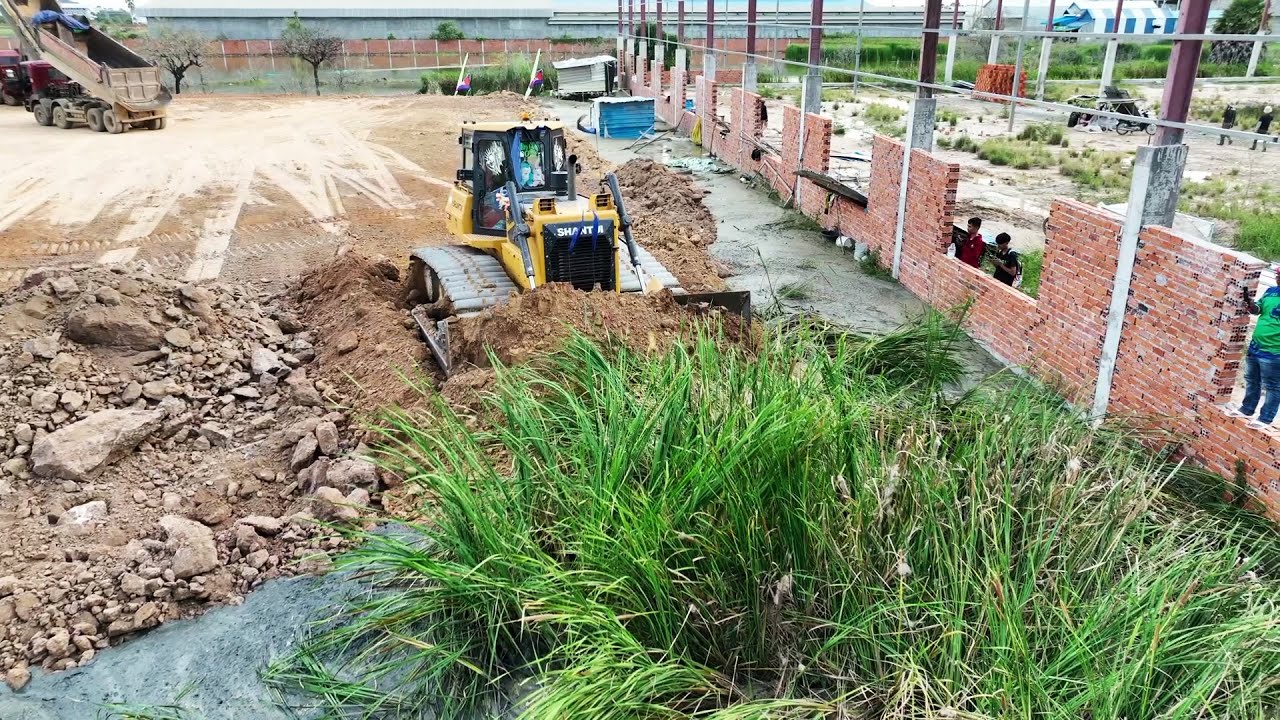 Next Update Achieved 95% Advance Excavator Clearing Mud Bulldozer Spreading Dirt