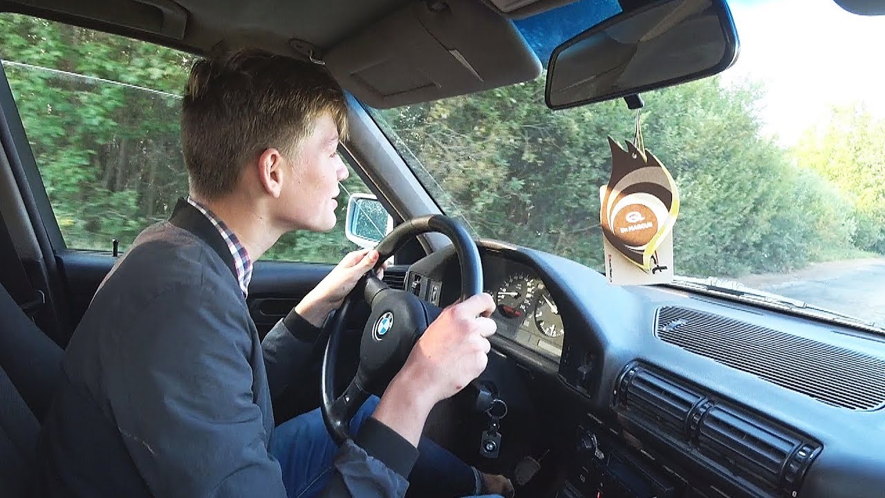 ДАЛ ПОГОНЯТЬ СВОЮ BMW ШКОЛЬНИКУ!