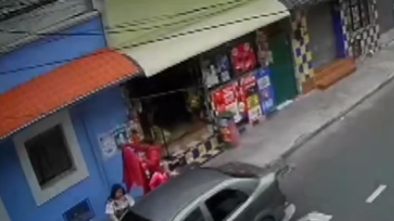 Banda usa a niña para robar en locales de Quito: así operan