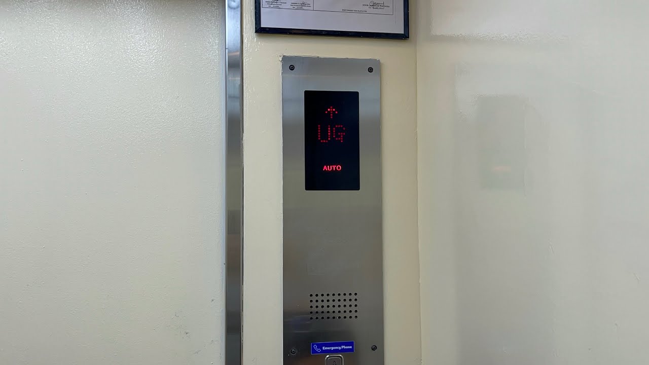 2004 Hyundai STVF elevator at SM Dasmariñas, Cavite, Philippines