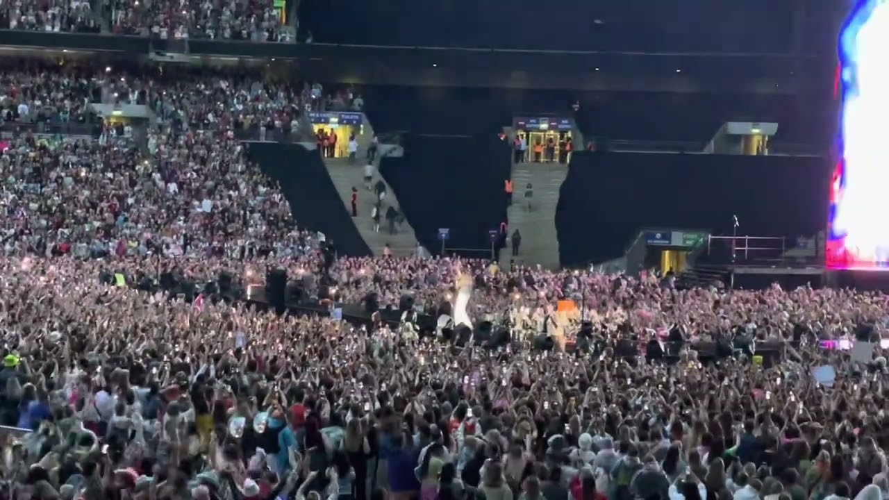 Satellite - Harry Styles @ Wembley Night Two