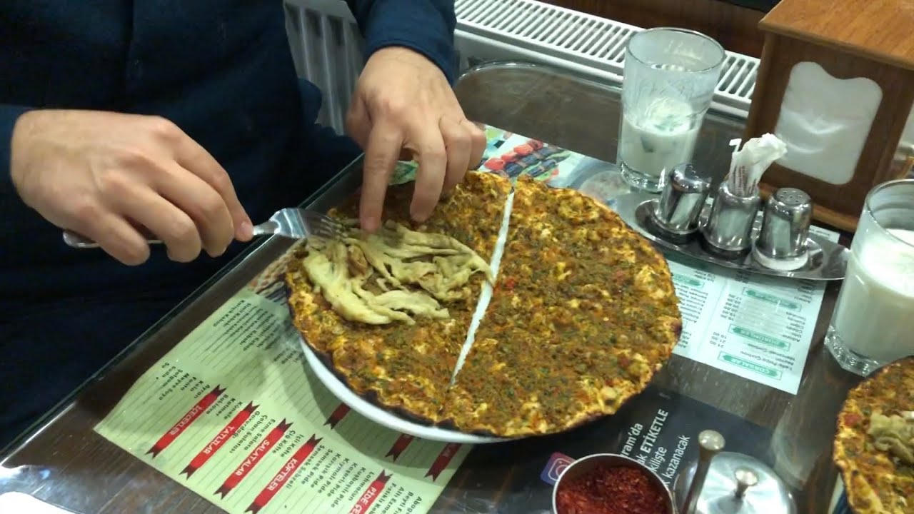 Lahmacunu B&ouml;yle Yersen Kebap Yalan Dersin | Antep&rsquo;te .......... derler!!!