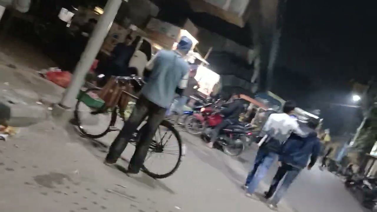 JADAVPUR RAILWAY Station SANDHYA DAILY BAZAAR KOLKATA VEGETABLES, GROCERIES And FISH KOLKATA WB IND