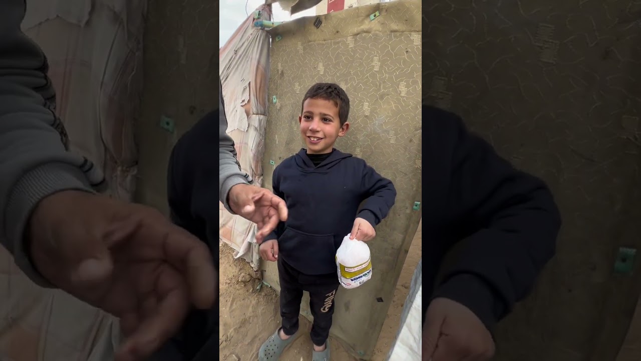 مبادره توزيع الدجاج في مراكز ايواء شمال قطاع غزة على نفقة كريمة من اهل الخير