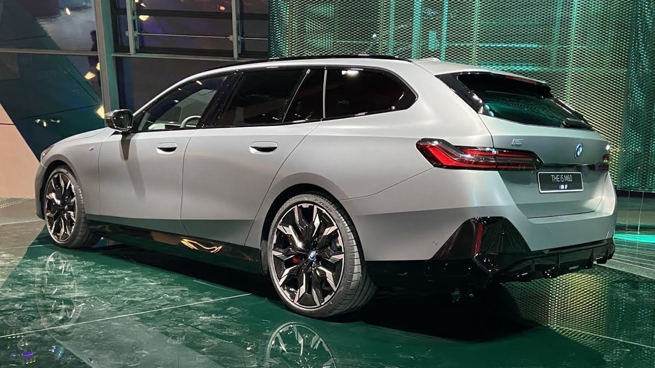 2024 BMW i5 M60 xDrive Touring G61 in Frozen Pure Grey