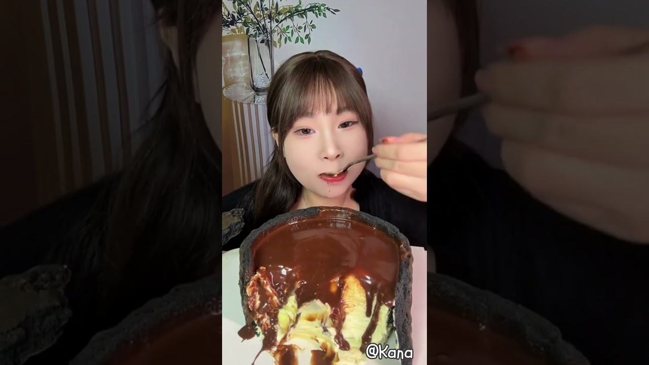 🖤 Thick & Gooey Chocolate Cr&ecirc;pe with Dripping Sauce | Cake ASMR