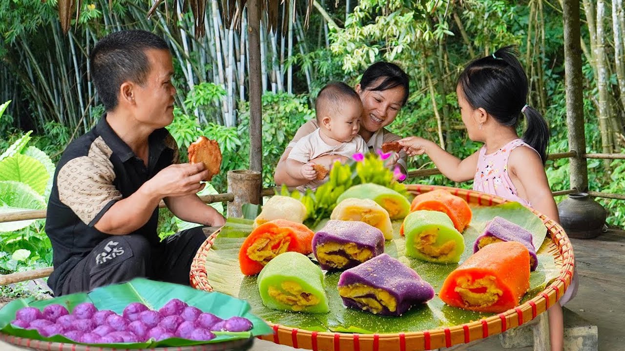 Traditional Rice Grinding to Make Handmade Sticky Rice Cakes While Caring for Farm Animals