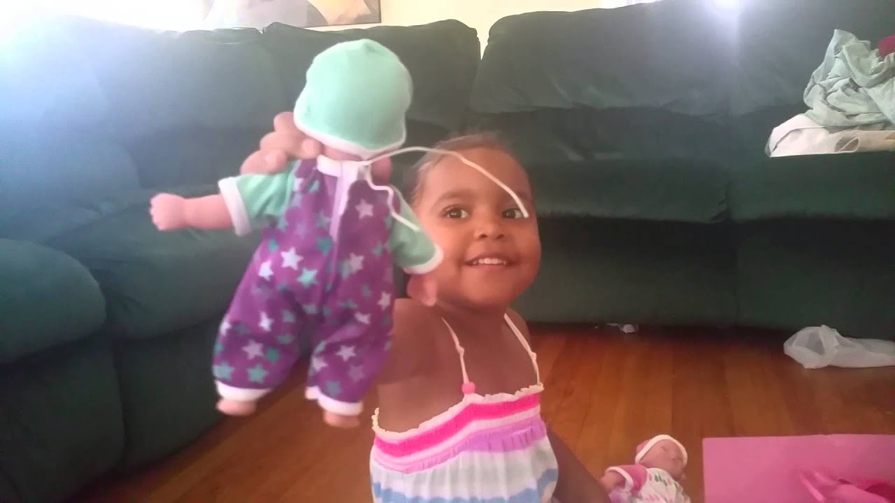 Riley Marie opens up Mini Twins Park & Play Set