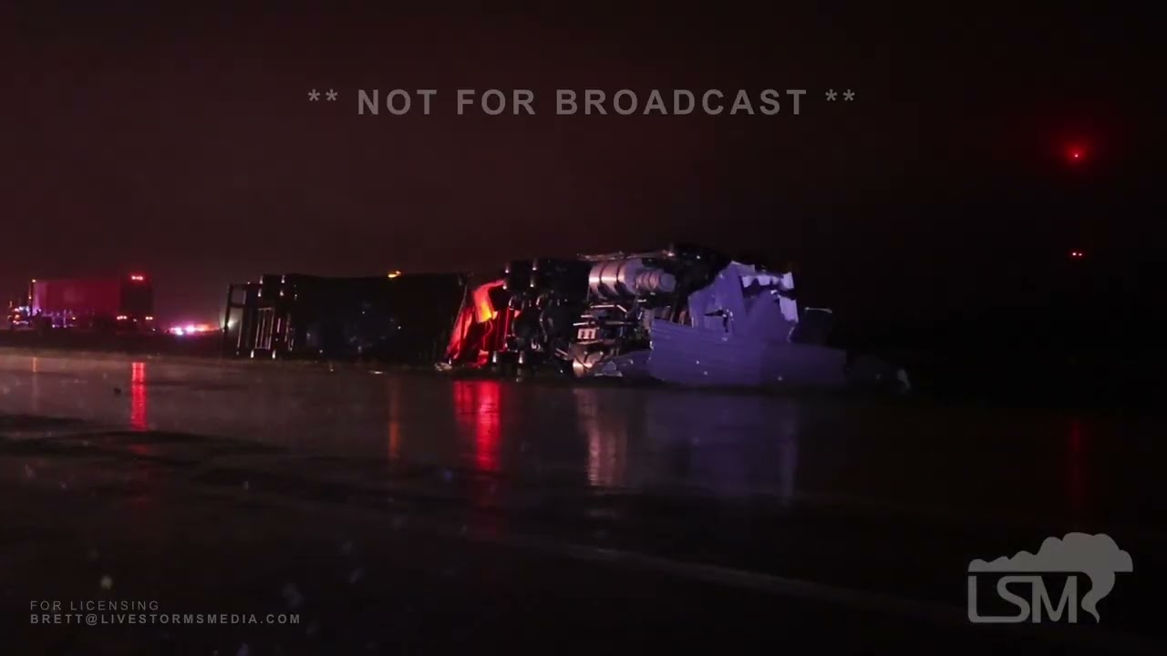 04-28-2024 Marietta, OK - Hundreds trapped on I-35W after tornado toss debris & semi's onto highway