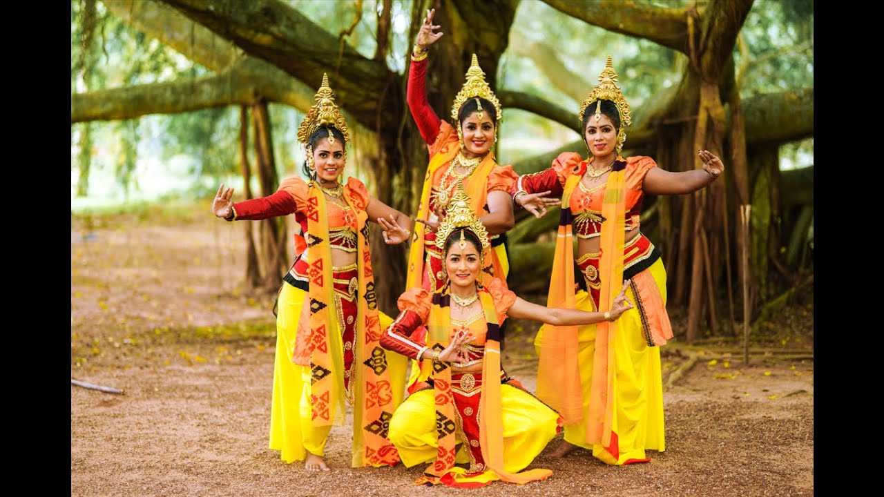 Nisansala Disanayake -  පහතරට  මල් අස්න Dance.