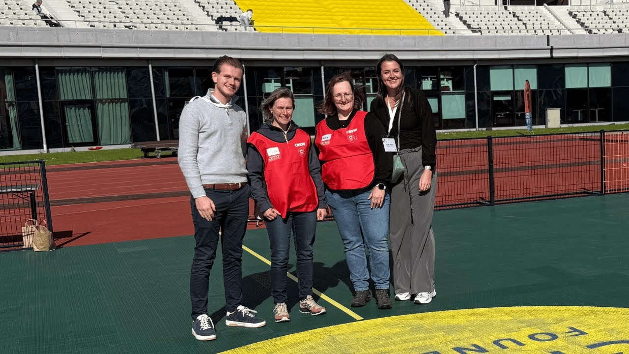 VLOG: Rowena & Fanny vrijwilligen op de JCF open dag!