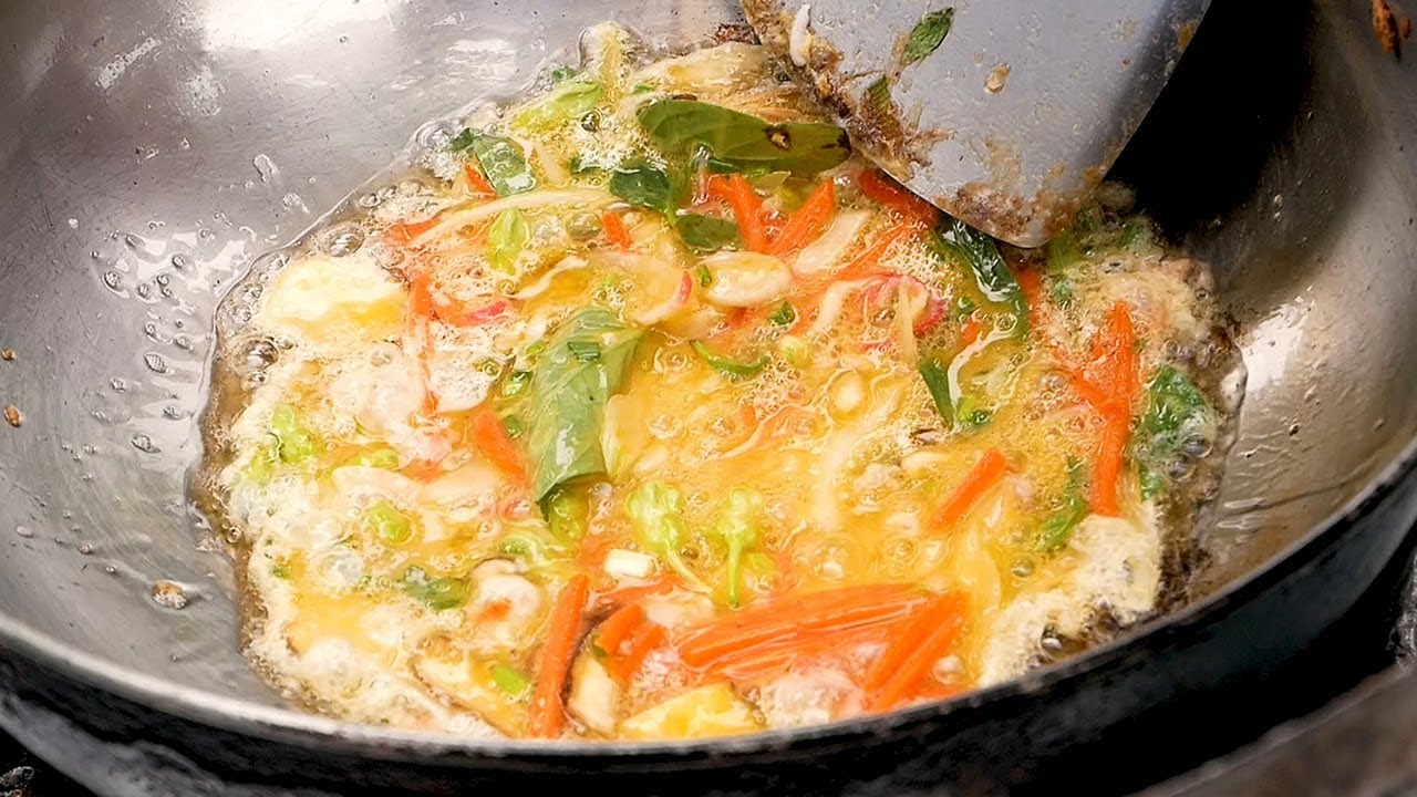 Bangkok Omelette Rice - Thai street food