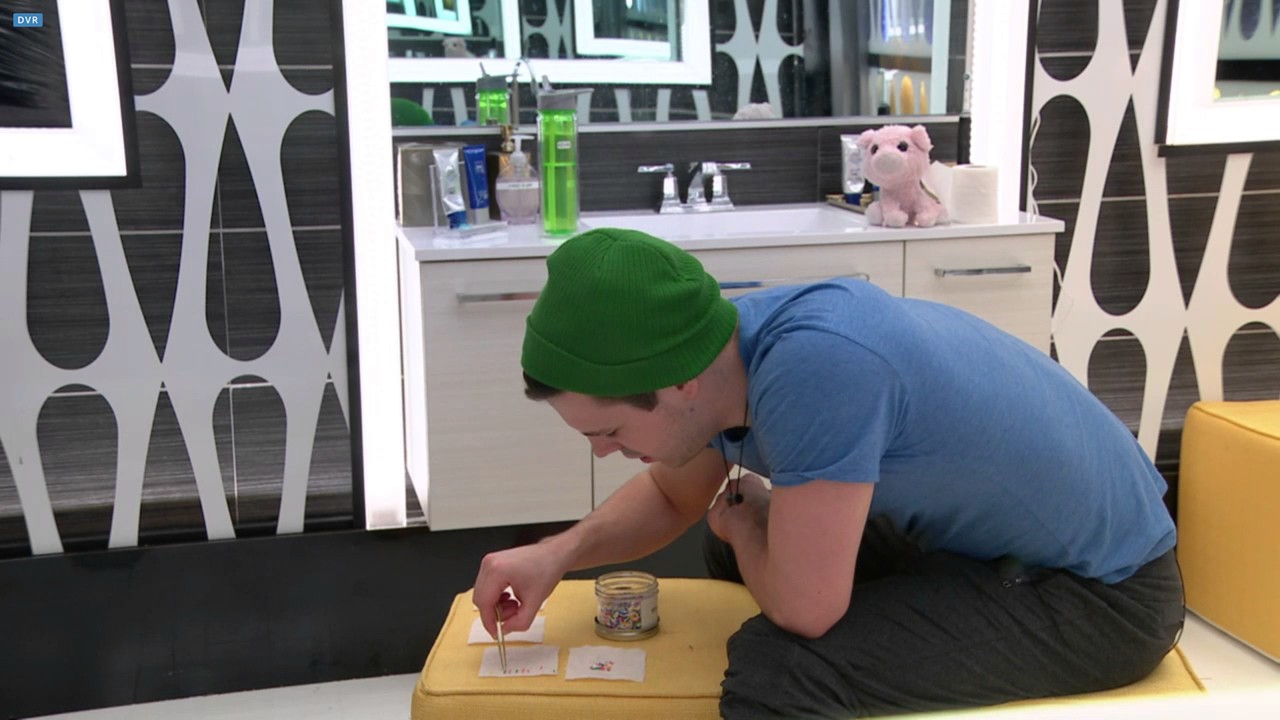 Big Brother Canada 5 - Kev Talks To A Pig & Studies - Live Feeds