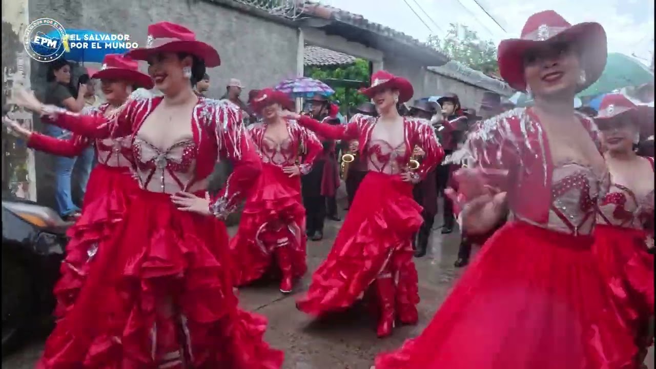 Hermosas Vaqueritas de San Vicente en Desfile Apastepeque