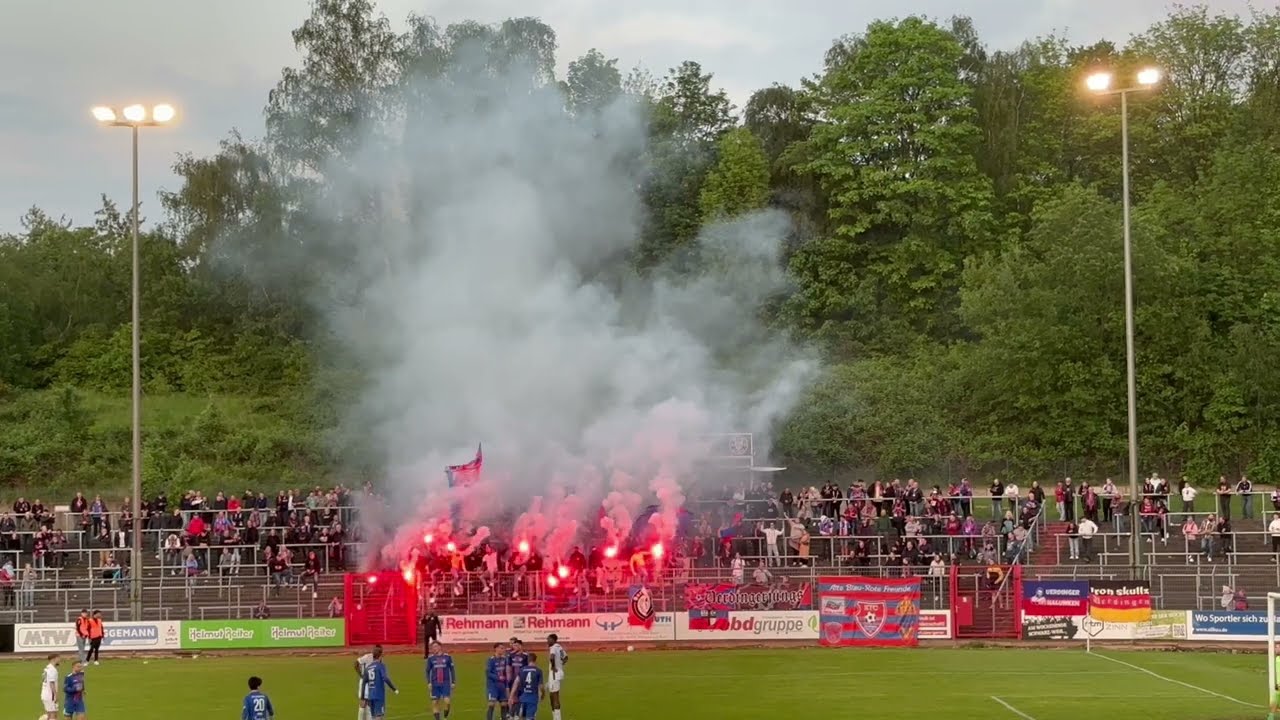 ETB Schwarz- Weiß Essen- KFC Uerdingen 6:4, Support & Pyro KFC Fans