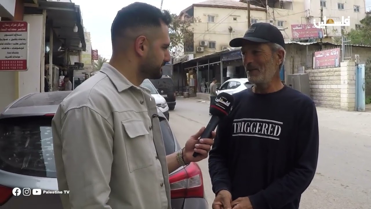 الفنان يعقوب شاهين مع الناس في مخيم عقبة جبر بأريحا - ح7