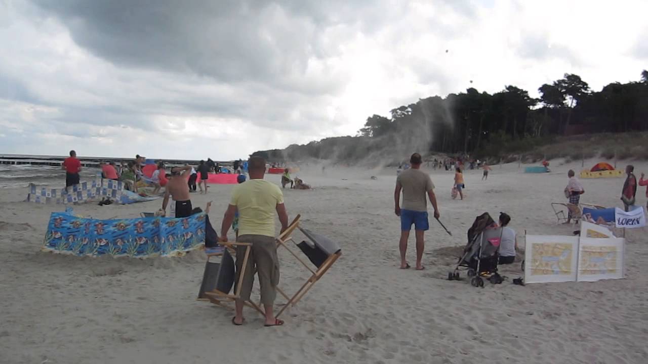 Trąba powietrzna na plaży w Dźwirzynie 21.08.2013