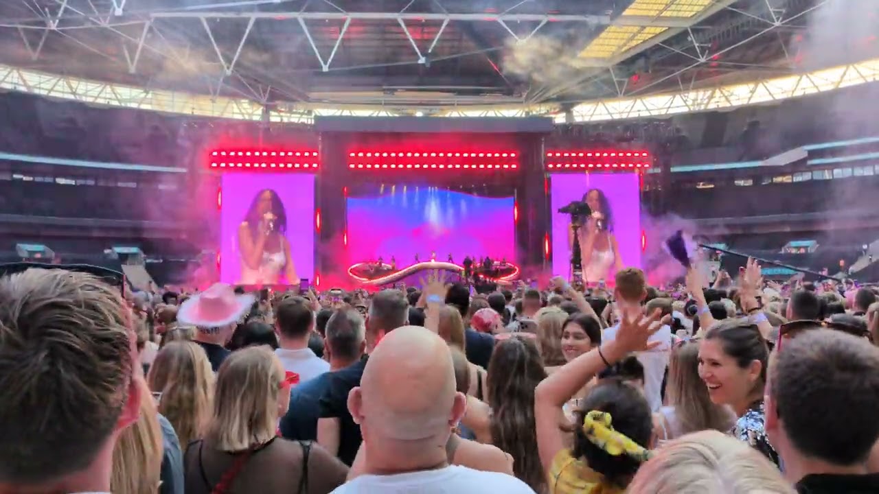 Training season Dua Lipa Wembley 2025