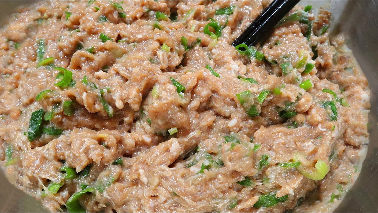 牛肉馅好吃有秘诀，最忌直接加盐，教你做万能牛肉馅调制配方，肉馅弹性十足，味道鲜美多汁，不腥也不柴。▏佳寶媽日誌