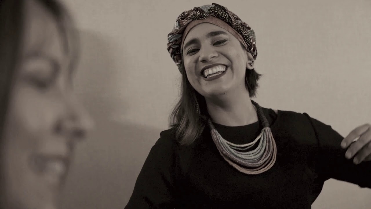 Liuba María Hevia y Marta Gómez - Con los hilos de la luna (Video Oficial)