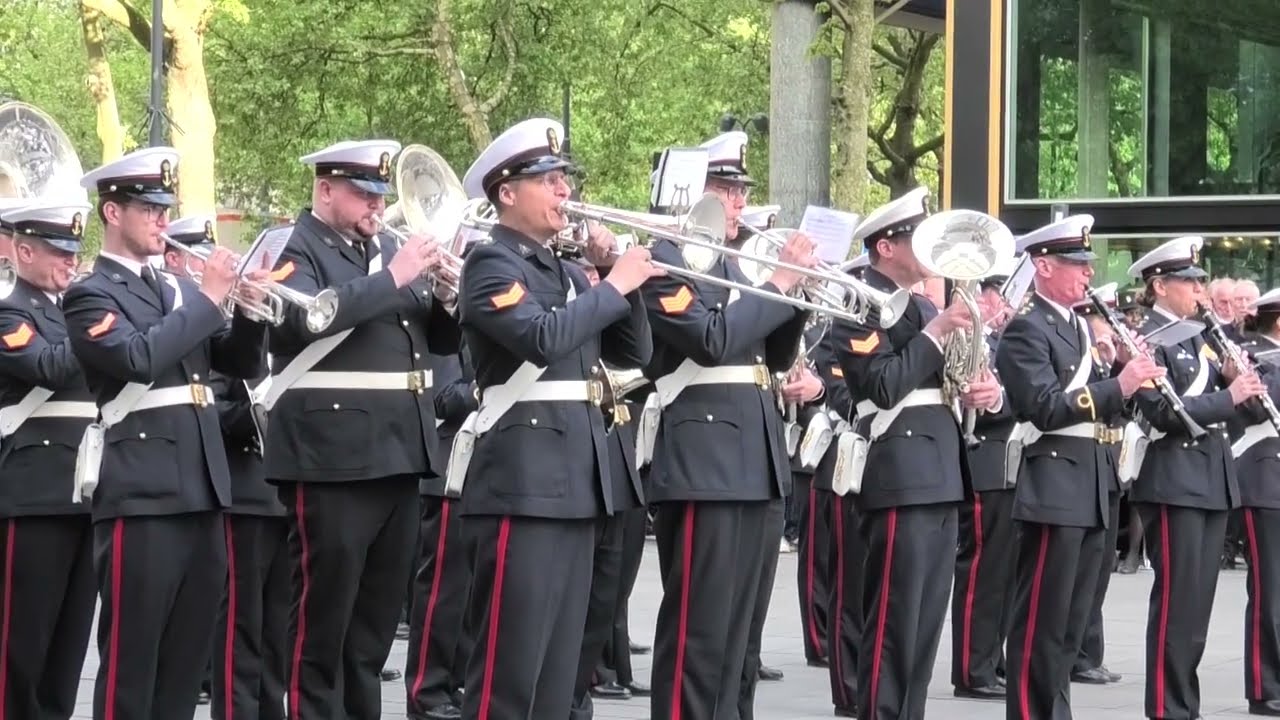 Dodenherdenking 2025 in Rotterdam met Marinierskapel der Koninklijke Marine