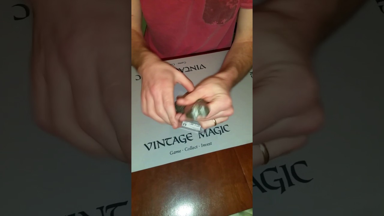 How to crack a MTG Magic card out of a BGS Graded Case!