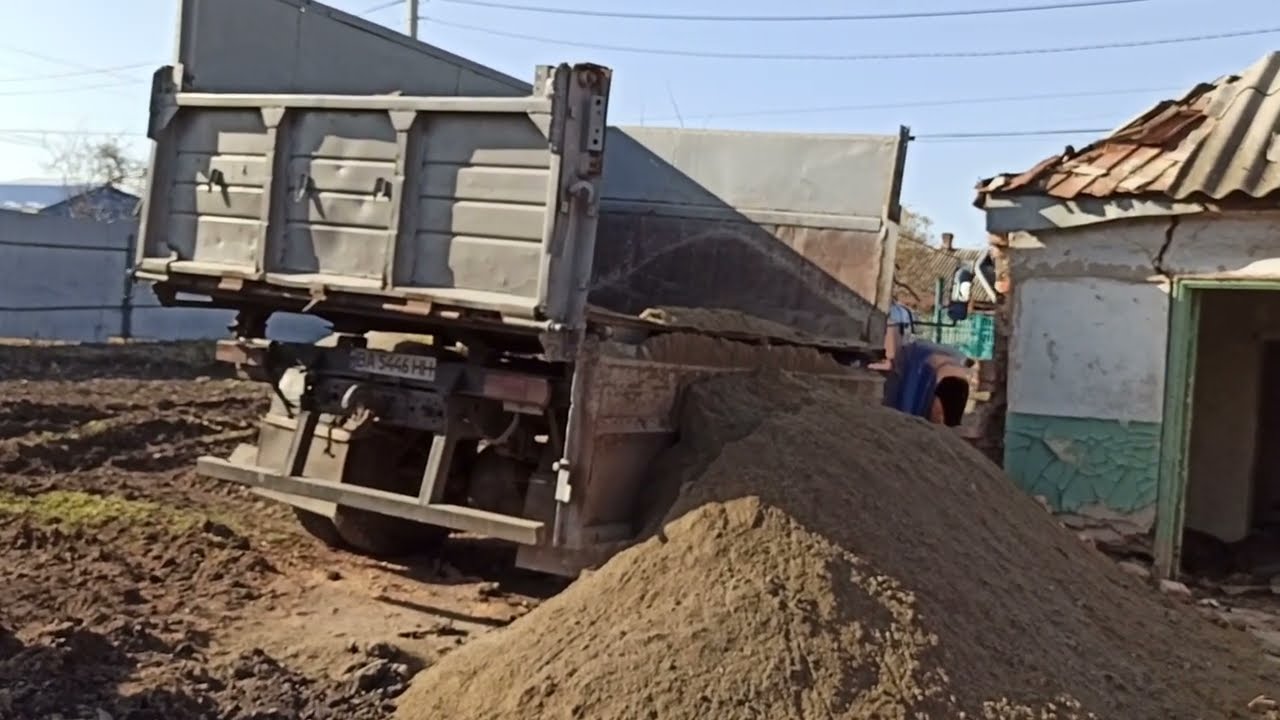 ЗИЛ130Д240езда с приключениями(газы прут на холодную в радиатор)отсева 6,5тонн привёз и как выгрузил