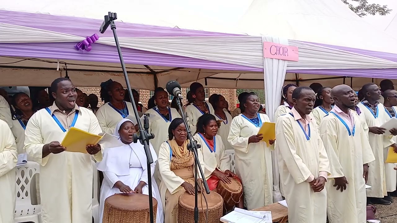 Mtakatifu Bwana By Kasese Cathedral Choir 