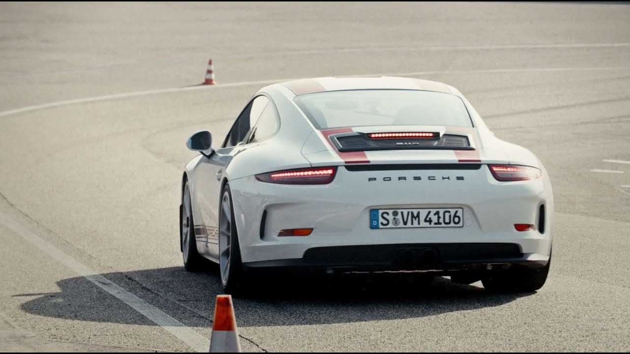 Driving lessons with the 911 R - Lesson 4: Ideal line