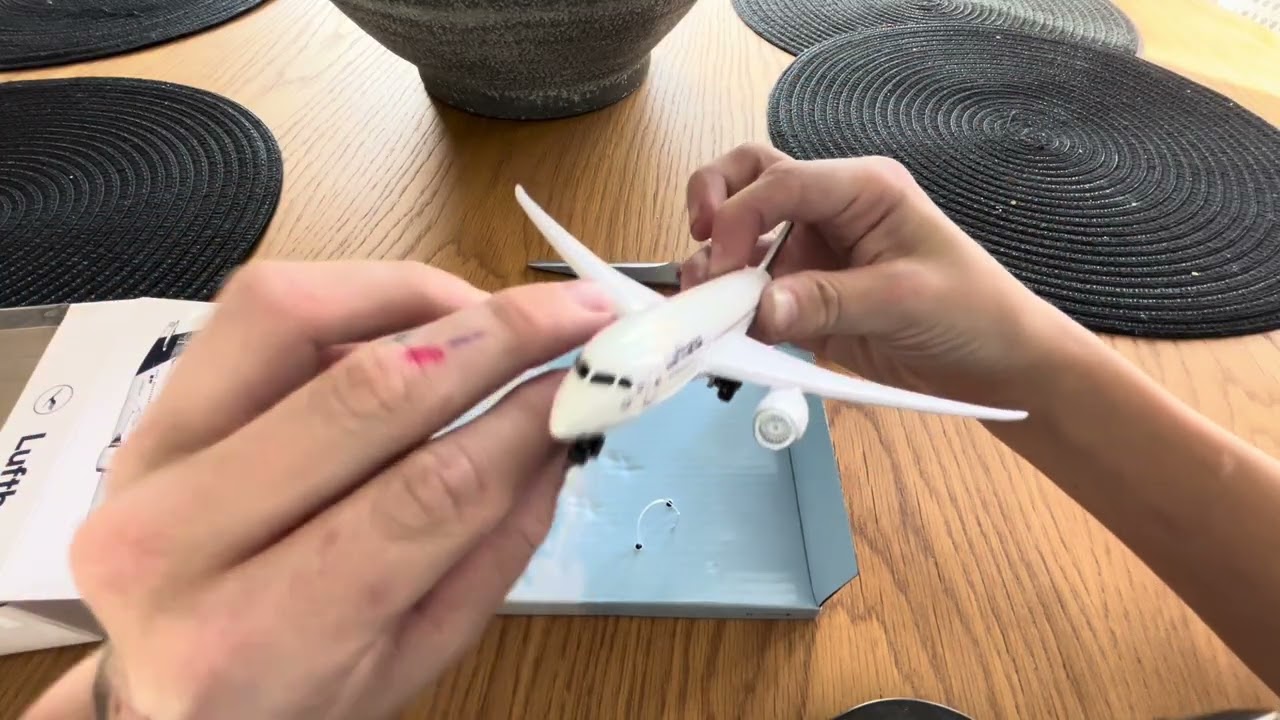 Unboxing a Lufthansa 787 Dreamliner #aviation 