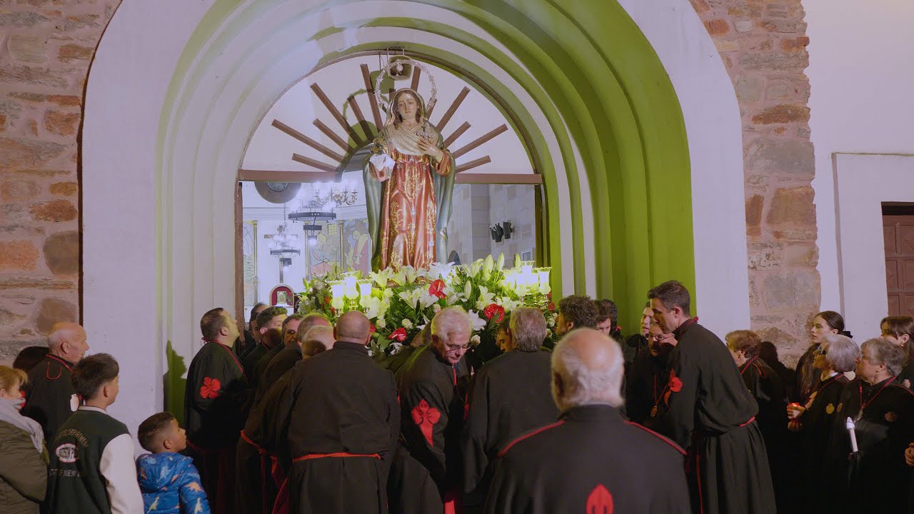 Flores del Sil celebra la procesión del Santo Cristo del Camino