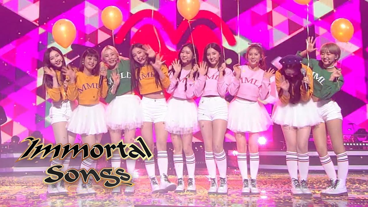 MOMOLAND - 