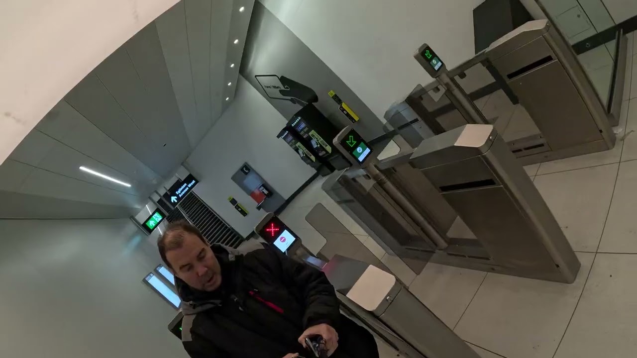 FAIRBANK SUBWAY STATION, LINE 5, TORONTO 🇨🇦 CANADÁ [Febrero 22, 2026]