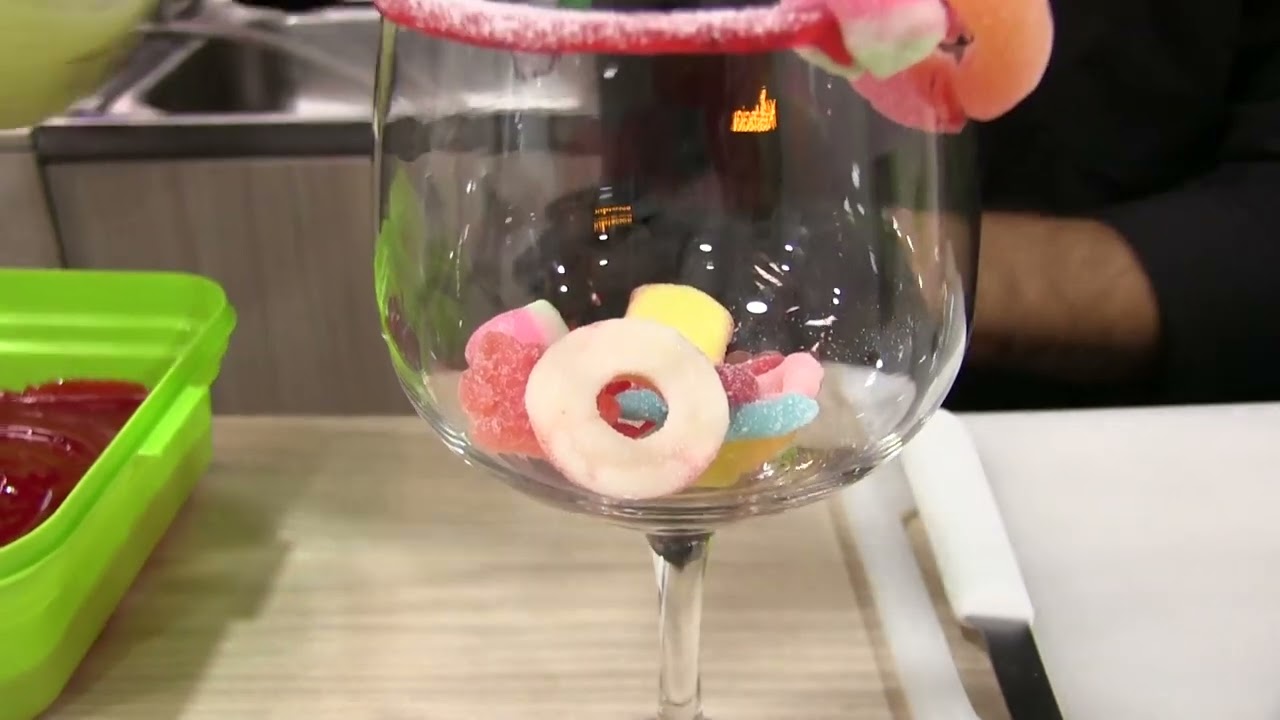 Michelada de gomitas frutos rojos
