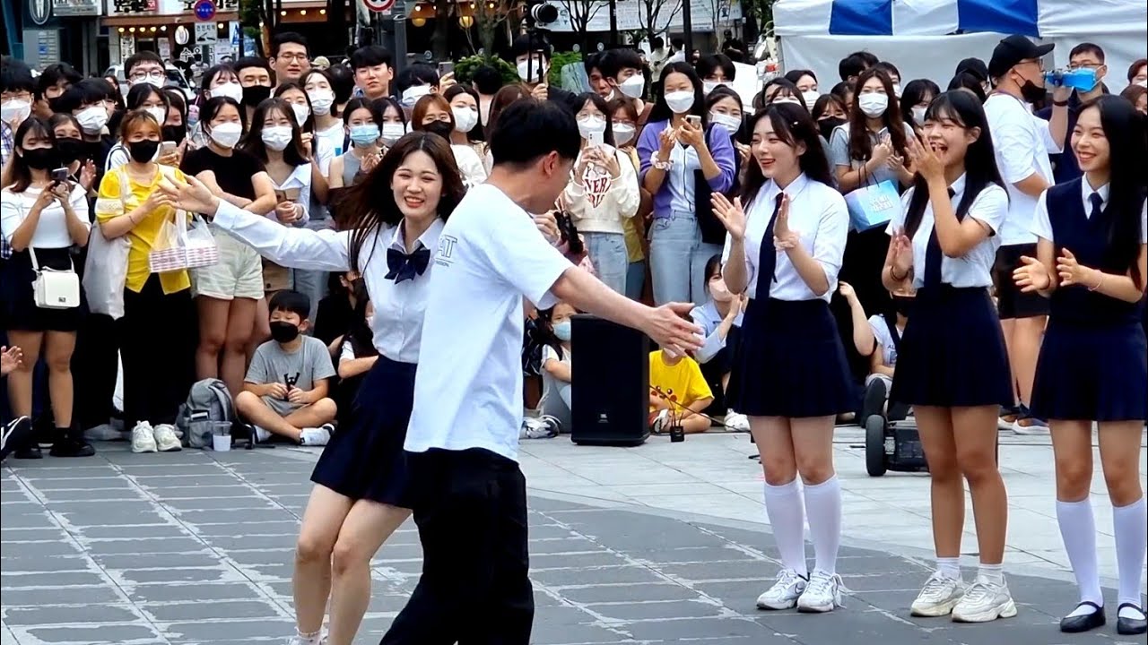 ARTBEAT. FANTASTIC TEAM MEMBERS INTRODUCTION. SINCHON STREET.