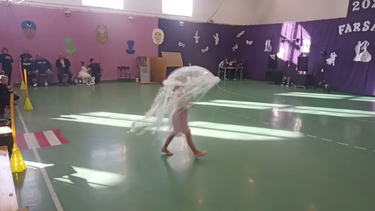 09 egyéni jelmezesek