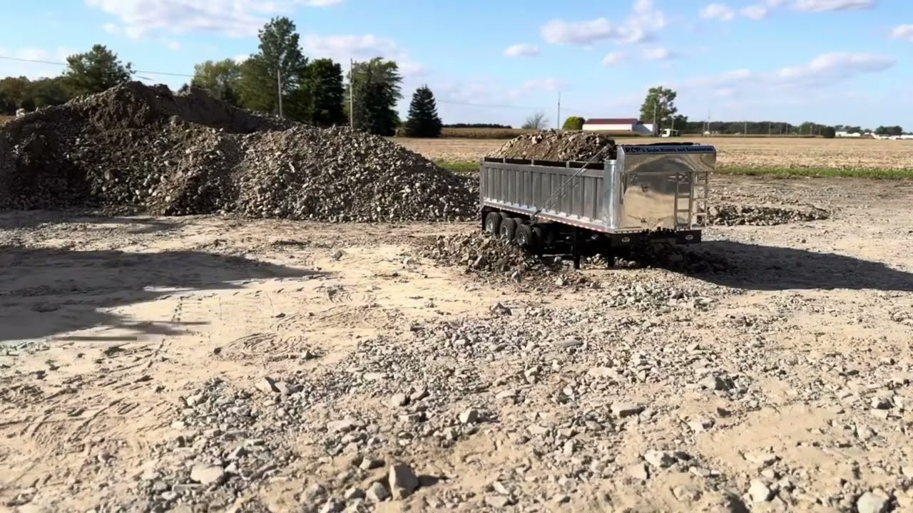 150KG! Get ready for the ultimate RC experience with the 1/14 L2350 RC Hydraulic Loader! 🚧