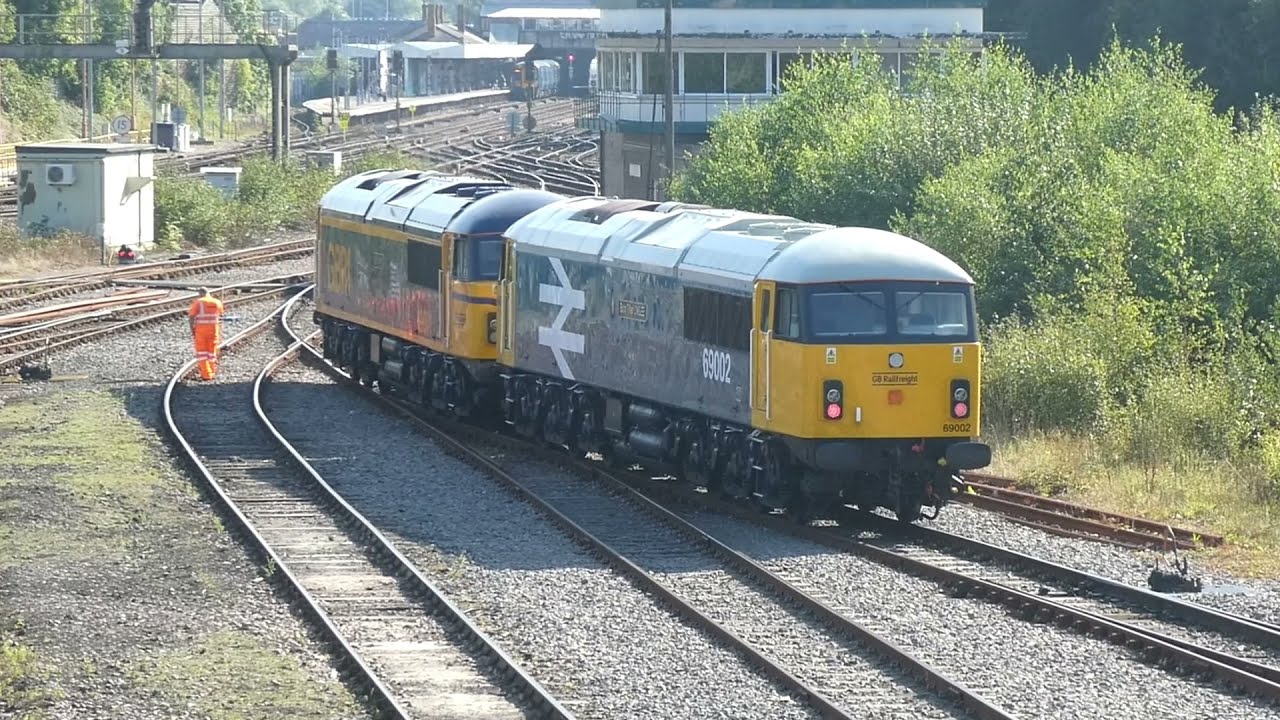 Trains at: Tonbridge West Yard - 22 September, 2021
