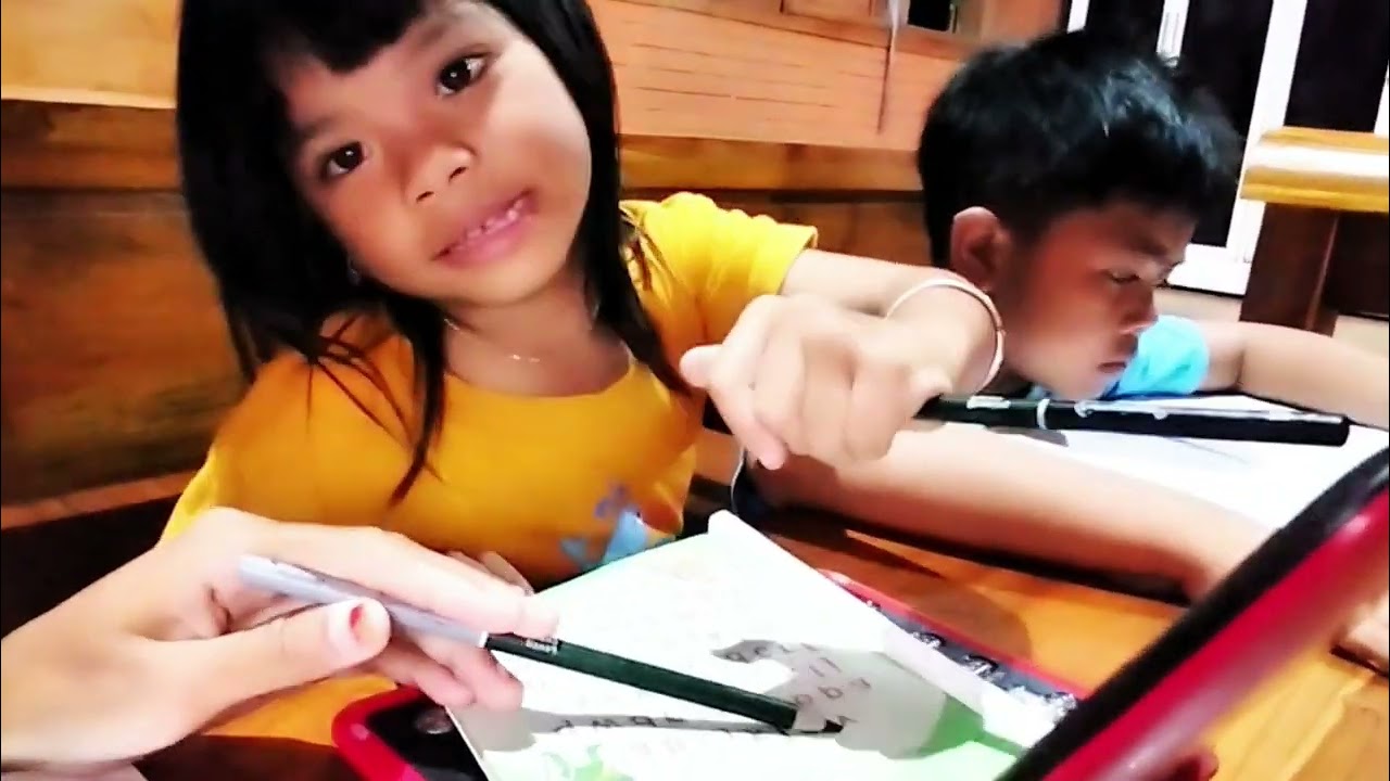 Belajar bersama adek seza membaca menulis dan kakak mirza hafalan vocabulary bahasa Inggris 