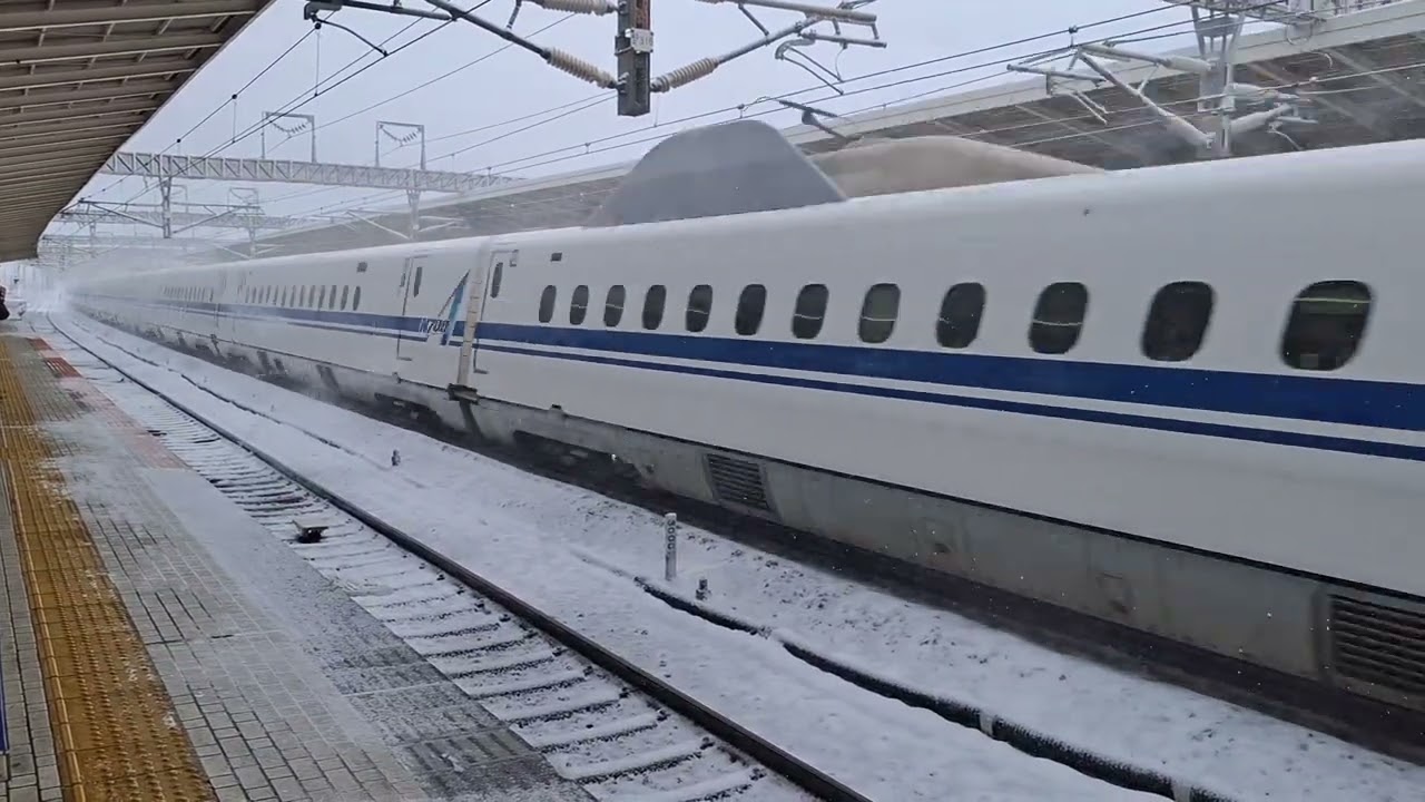 吹雪の中を走る新幹線　米原駅の記録