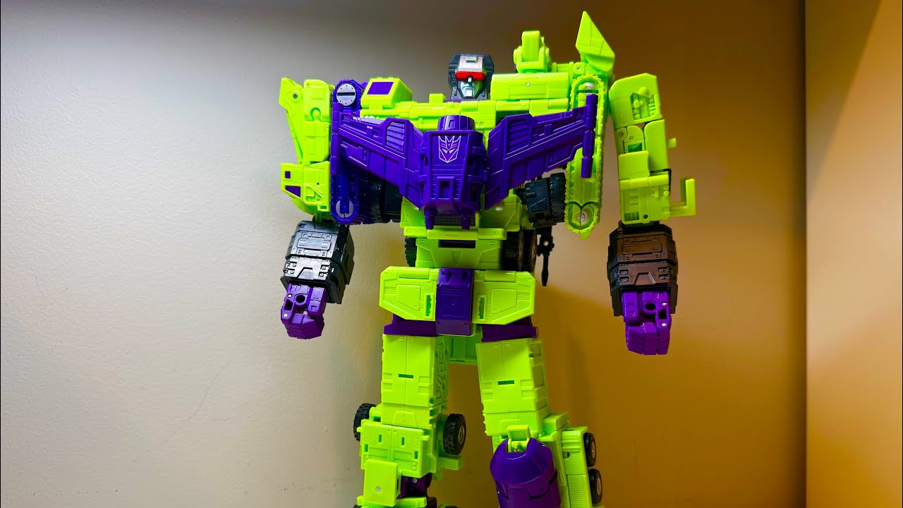 The best Combiner ever!? Studio Series 86 Devastator review/new years Special