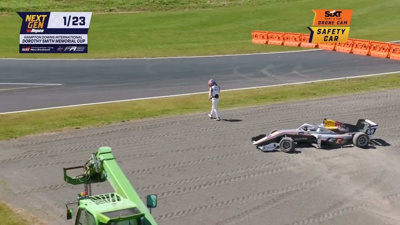 Race 4 Start Crash - Castrol Toyota Formula Regional Oceania Trophy - Hampton Downs International