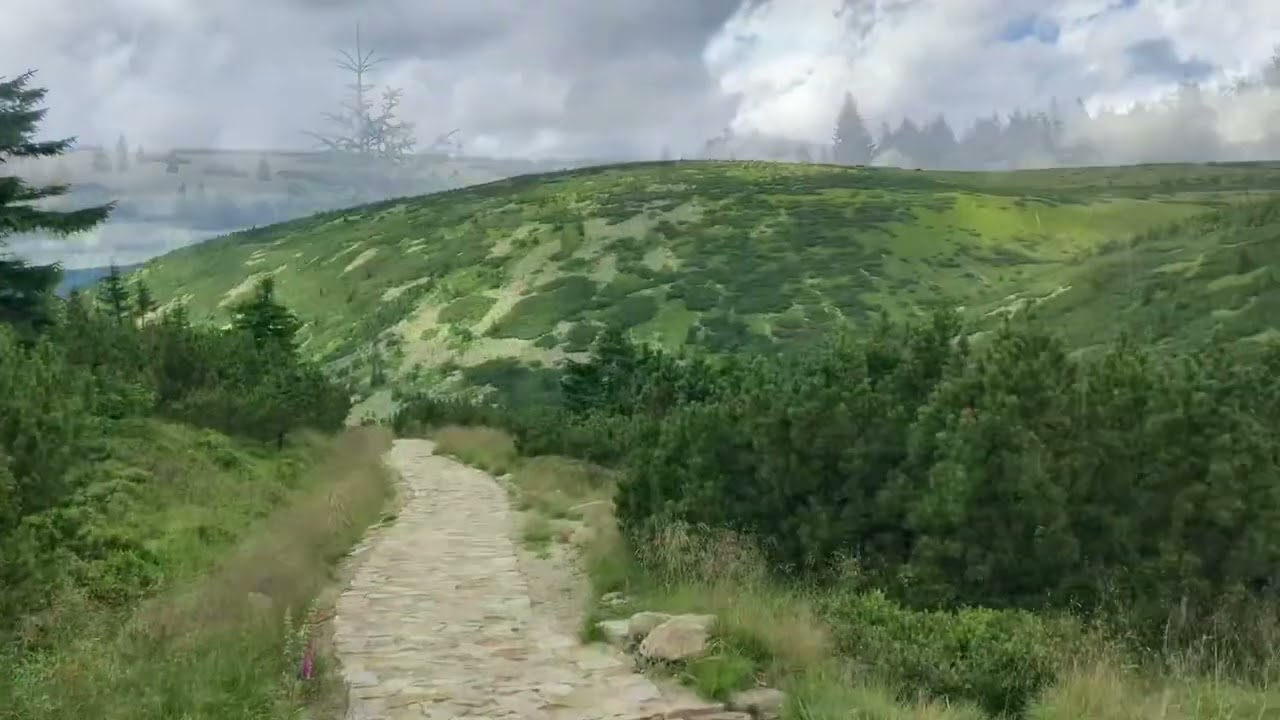 V&yacute;let z Boudy od B&iacute;l&eacute;ho Labe po modr&eacute; na Lučn&iacute; Boudu.